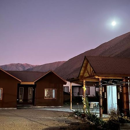 Cabanas Vicuna Cielo De Peralillo - Valle De Elqui エクステリア 写真