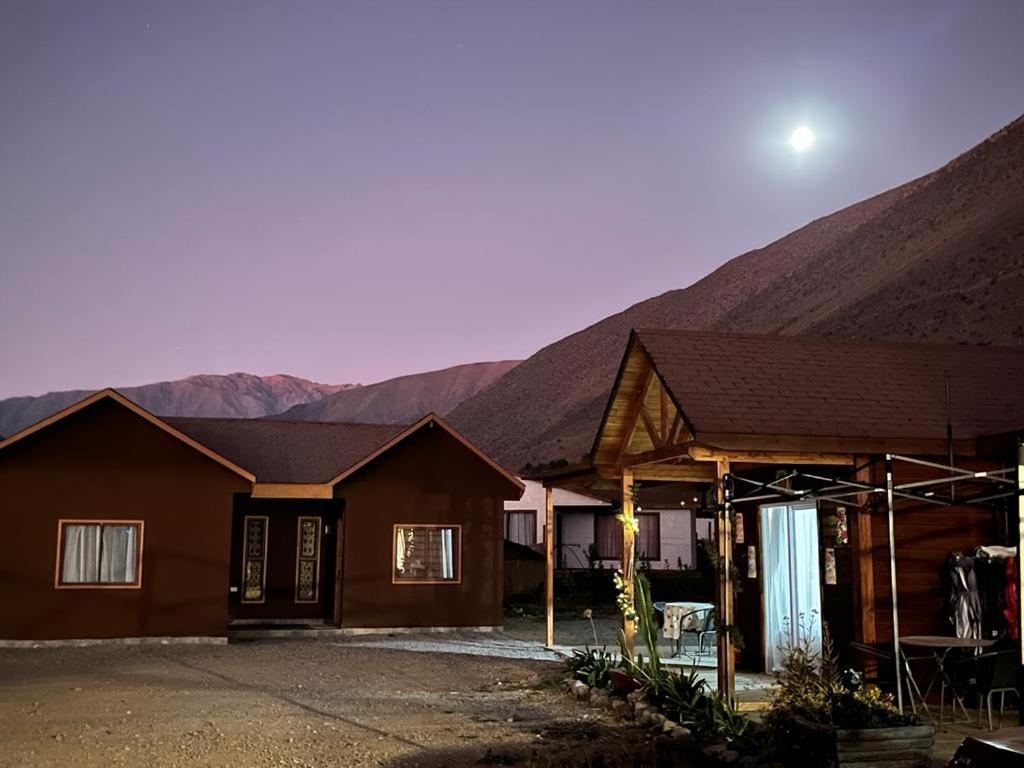 Cabanas Vicuna Cielo De Peralillo - Valle De Elqui エクステリア 写真