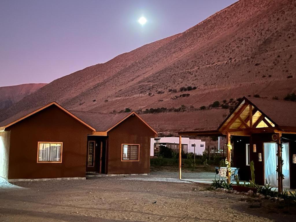 Cabanas Vicuna Cielo De Peralillo - Valle De Elqui エクステリア 写真
